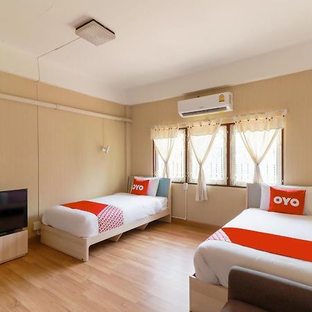 Oyo 743 Sweet Mango Cafe And Hostel Чиангмай Экстерьер фото