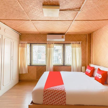 Oyo 743 Sweet Mango Cafe And Hostel Чиангмай Экстерьер фото
