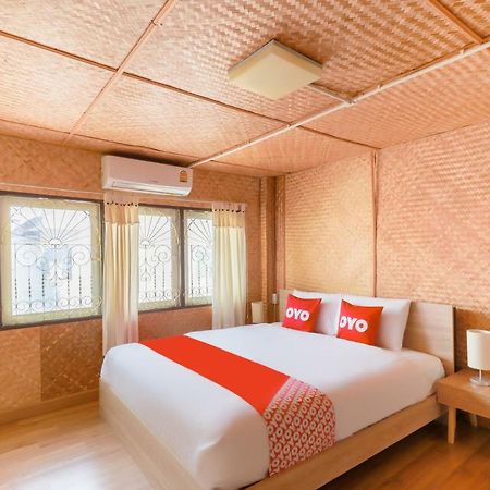 Oyo 743 Sweet Mango Cafe And Hostel Чиангмай Экстерьер фото