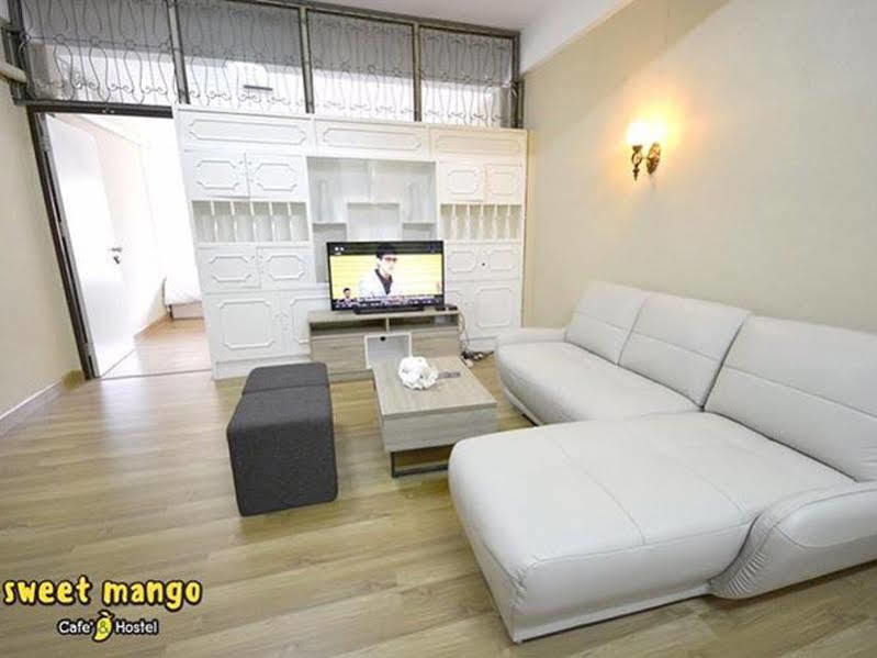 Oyo 743 Sweet Mango Cafe And Hostel Чиангмай Экстерьер фото