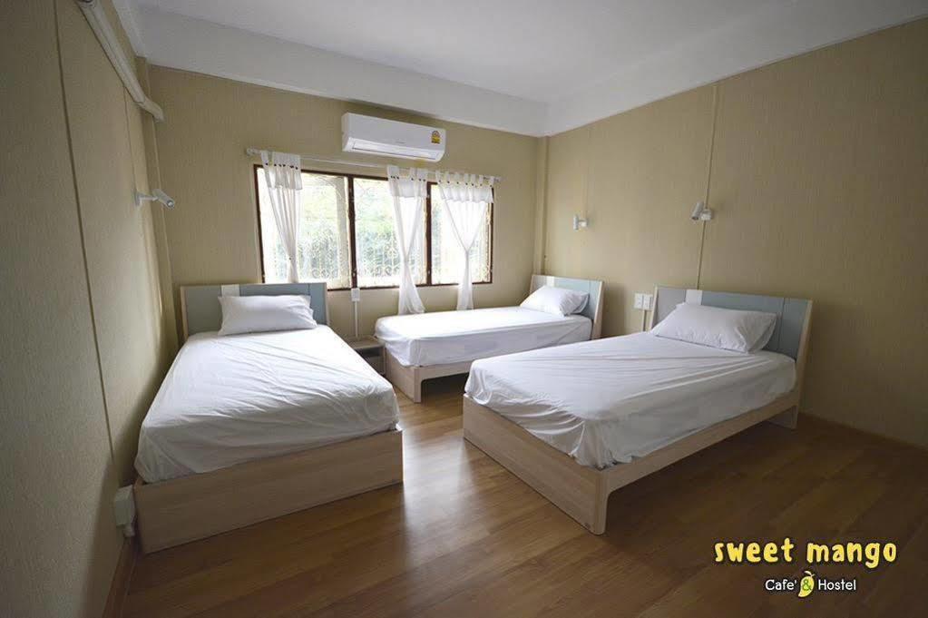 Oyo 743 Sweet Mango Cafe And Hostel Чиангмай Экстерьер фото