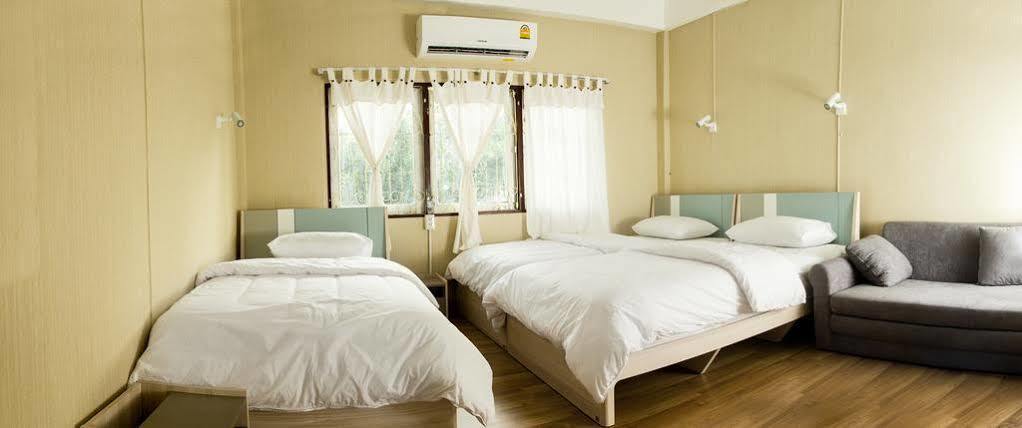 Oyo 743 Sweet Mango Cafe And Hostel Чиангмай Экстерьер фото