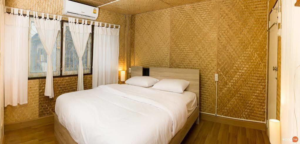Oyo 743 Sweet Mango Cafe And Hostel Чиангмай Экстерьер фото