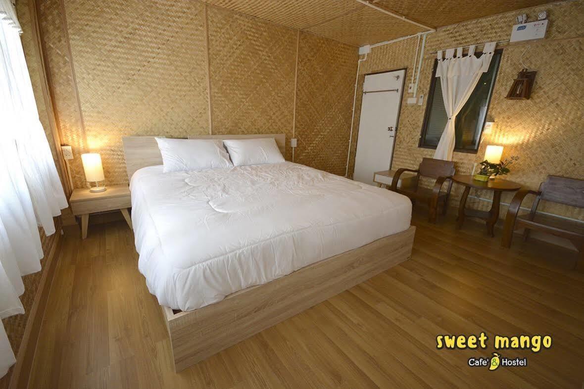 Oyo 743 Sweet Mango Cafe And Hostel Чиангмай Экстерьер фото