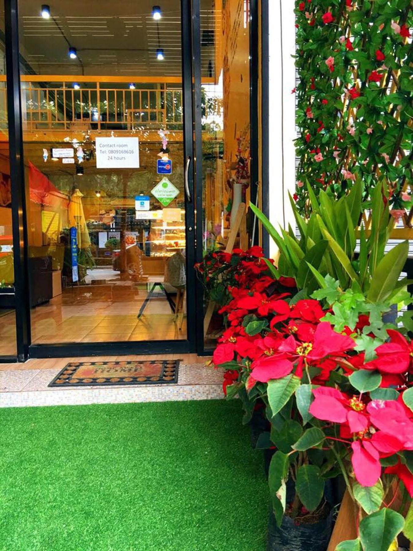 Oyo 743 Sweet Mango Cafe And Hostel Чиангмай Экстерьер фото