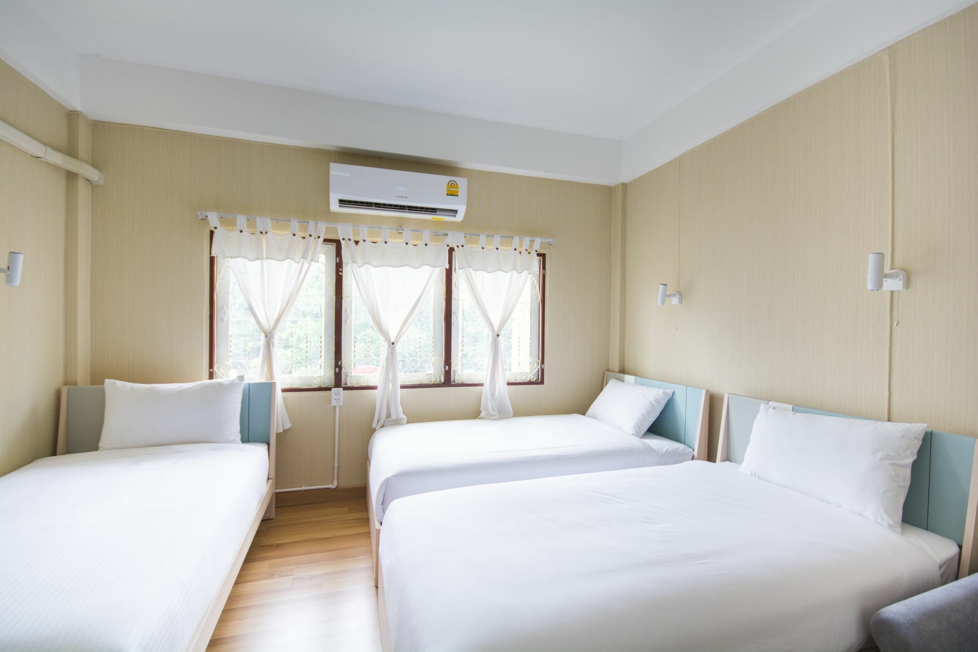 Oyo 743 Sweet Mango Cafe And Hostel Чиангмай Экстерьер фото