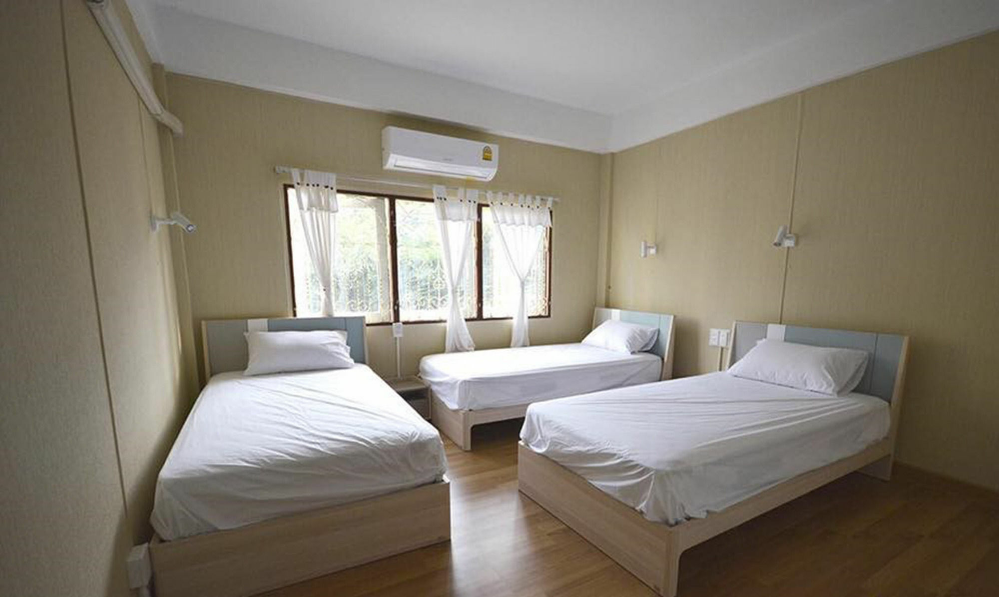 Oyo 743 Sweet Mango Cafe And Hostel Чиангмай Экстерьер фото