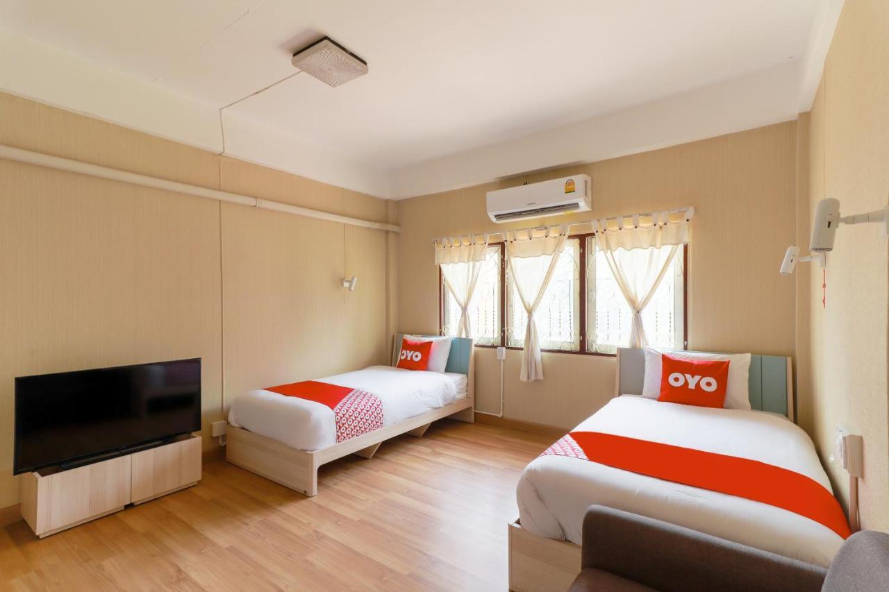 Oyo 743 Sweet Mango Cafe And Hostel Чиангмай Экстерьер фото