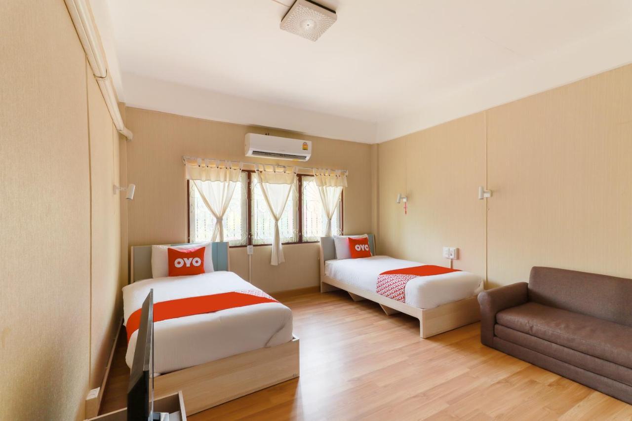 Oyo 743 Sweet Mango Cafe And Hostel Чиангмай Экстерьер фото