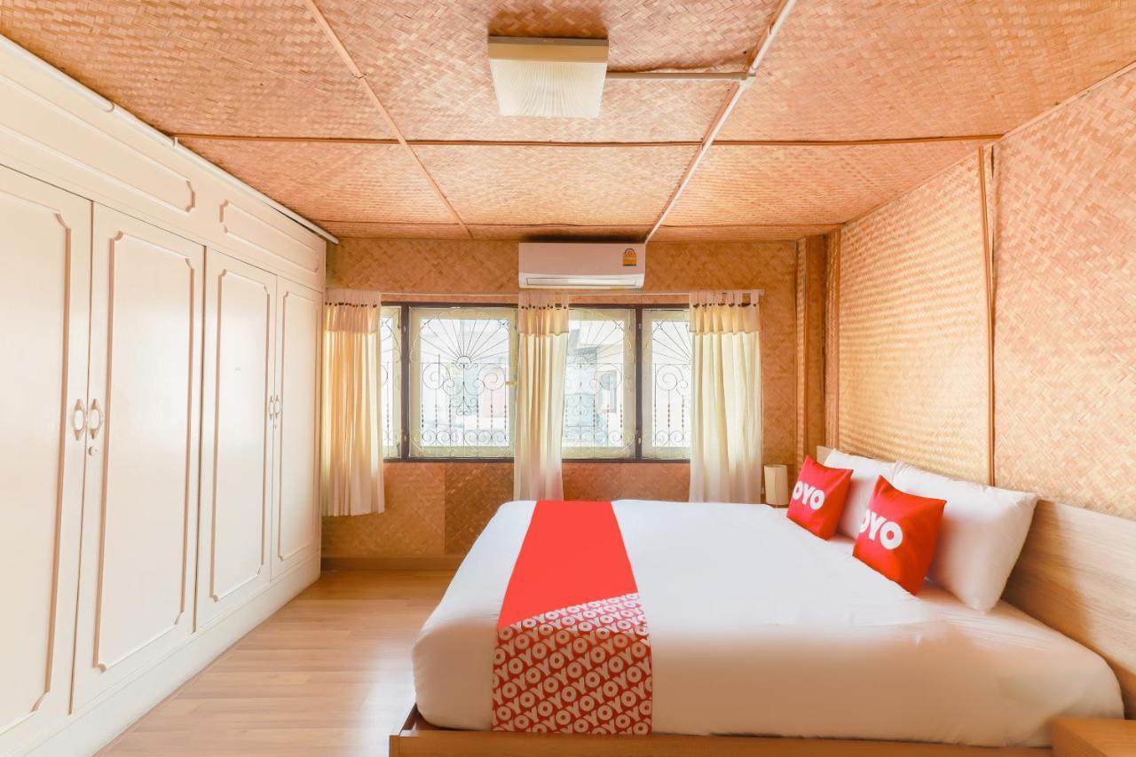 Oyo 743 Sweet Mango Cafe And Hostel Чиангмай Экстерьер фото