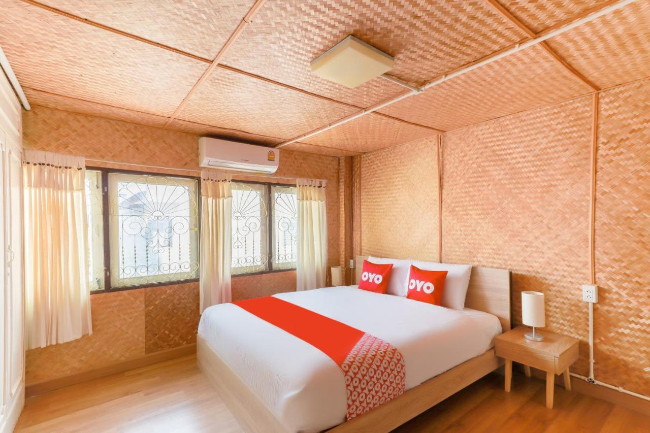 Oyo 743 Sweet Mango Cafe And Hostel Чиангмай Экстерьер фото