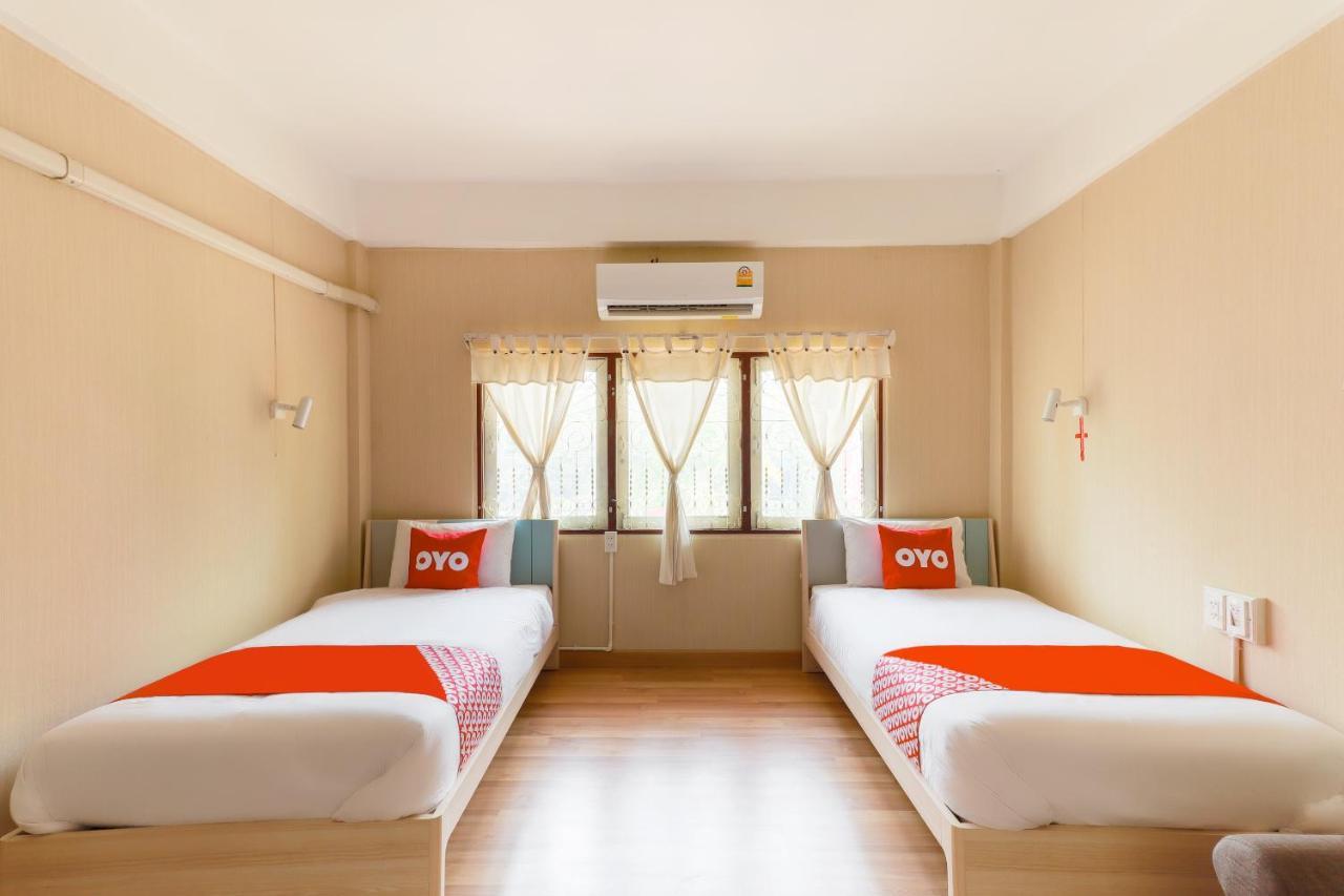 Oyo 743 Sweet Mango Cafe And Hostel Чиангмай Экстерьер фото