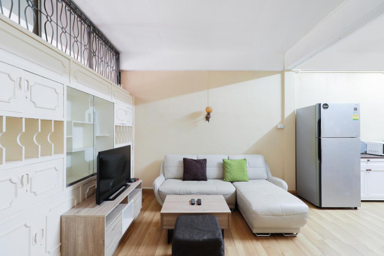 Oyo 743 Sweet Mango Cafe And Hostel Чиангмай Экстерьер фото