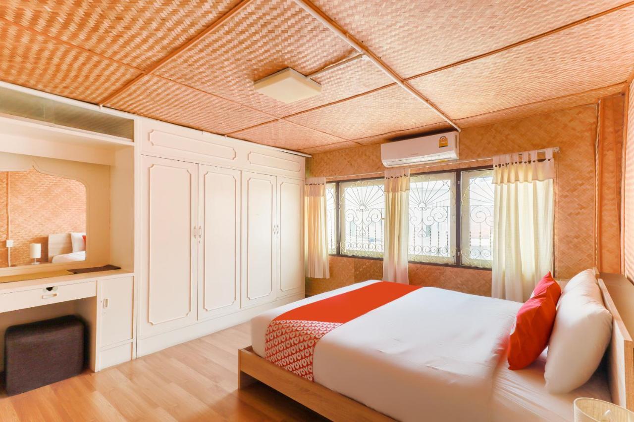 Oyo 743 Sweet Mango Cafe And Hostel Чиангмай Экстерьер фото