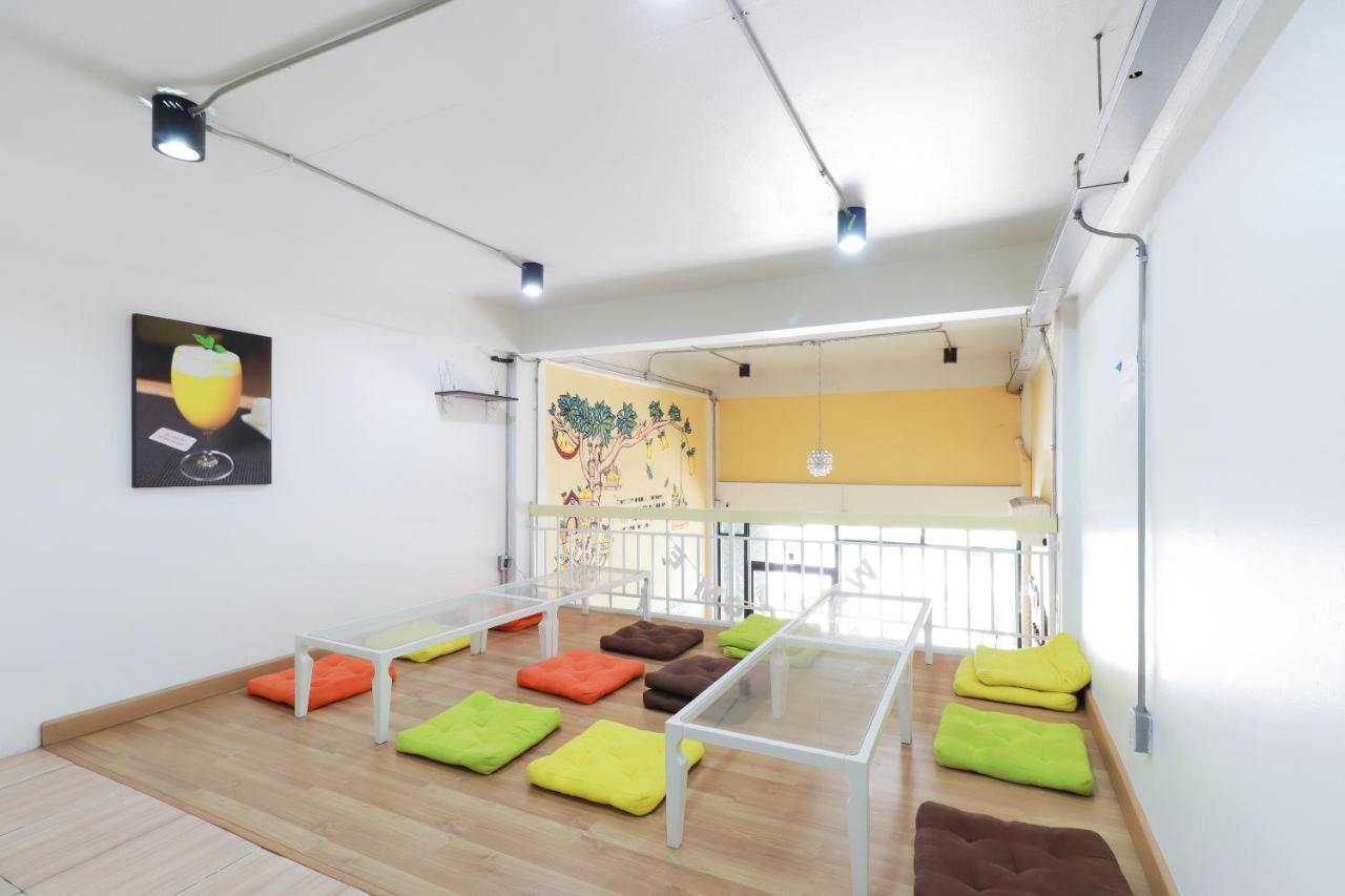 Oyo 743 Sweet Mango Cafe And Hostel Чиангмай Экстерьер фото
