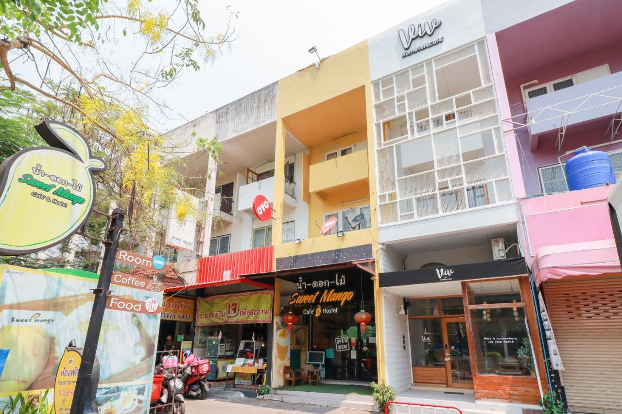 Oyo 743 Sweet Mango Cafe And Hostel Чиангмай Экстерьер фото