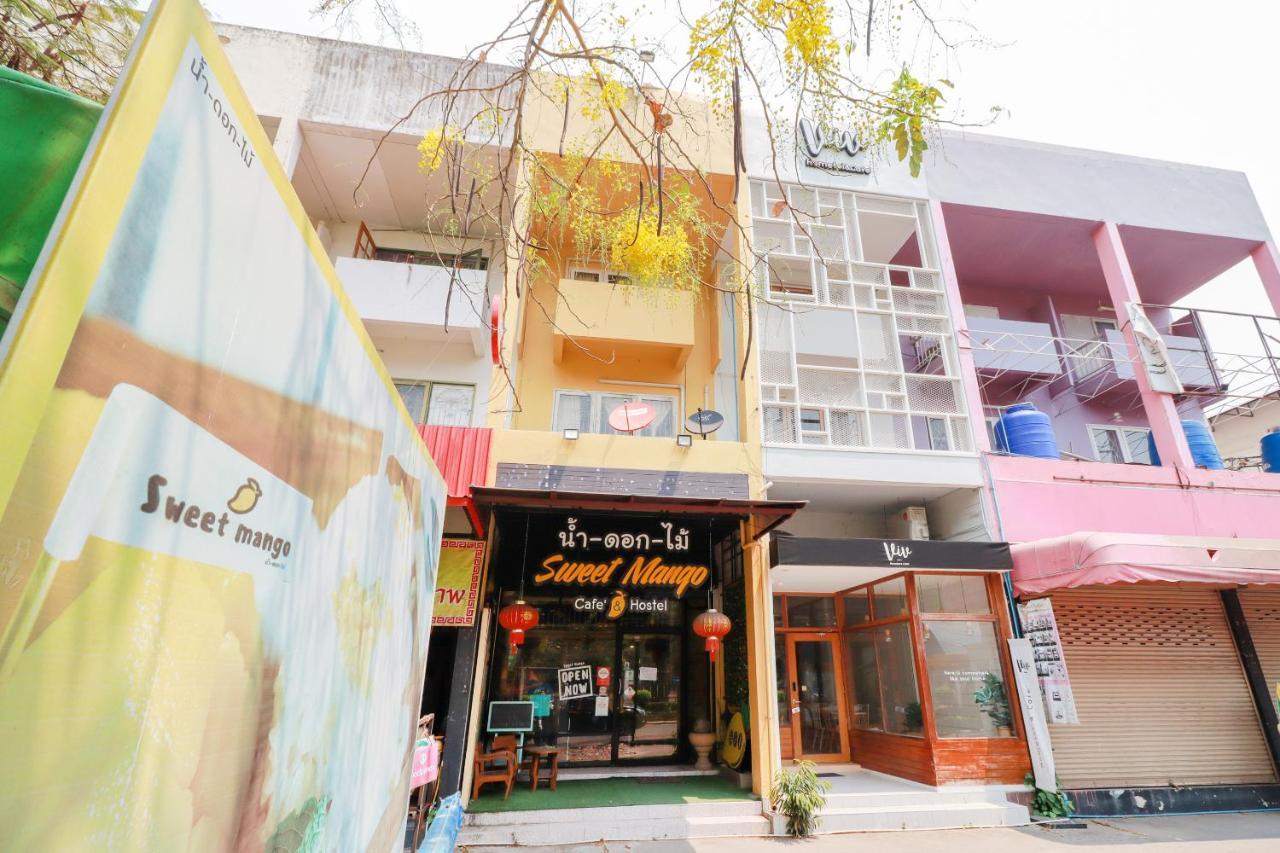 Oyo 743 Sweet Mango Cafe And Hostel Чиангмай Экстерьер фото