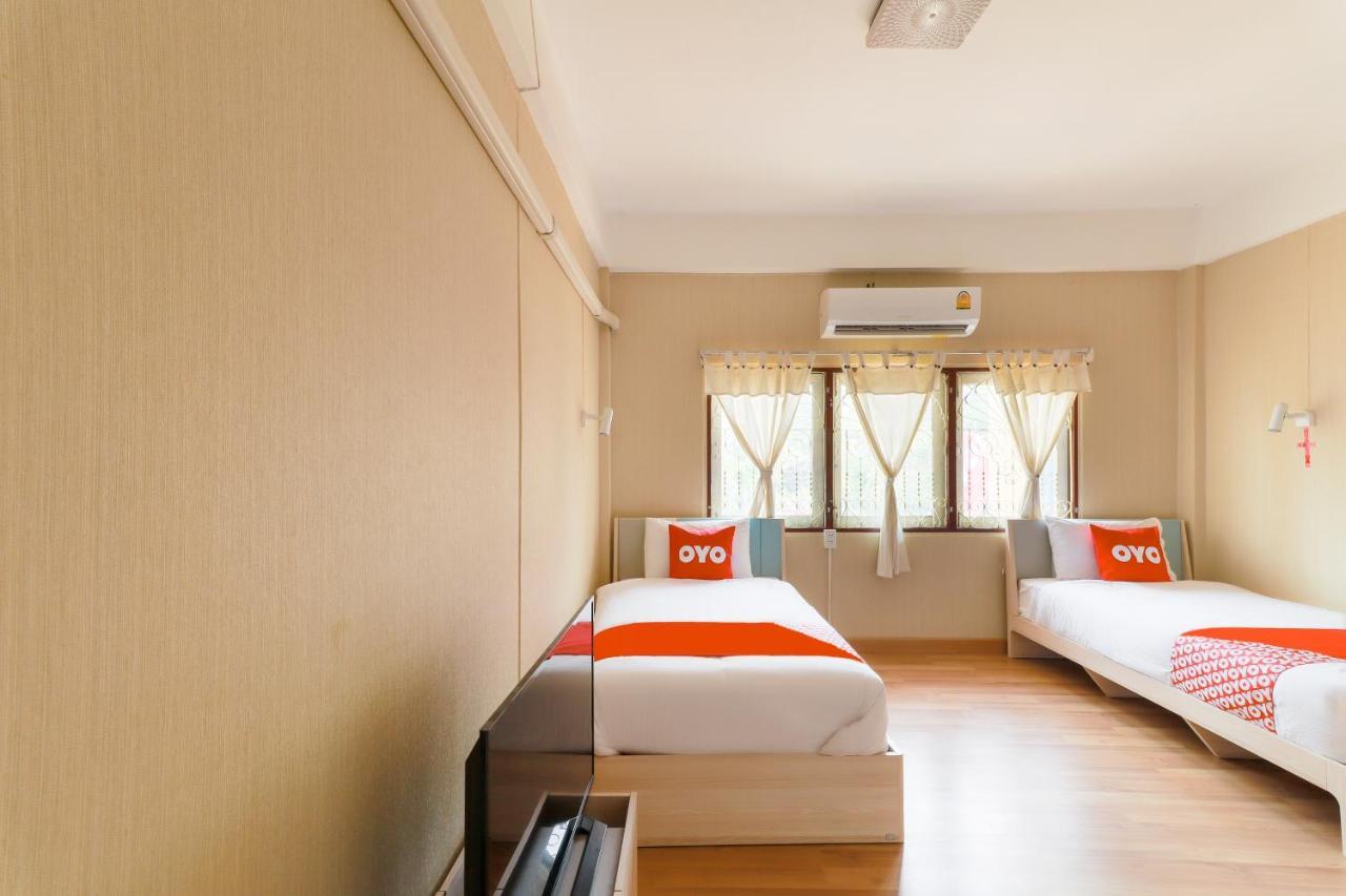 Oyo 743 Sweet Mango Cafe And Hostel Чиангмай Экстерьер фото